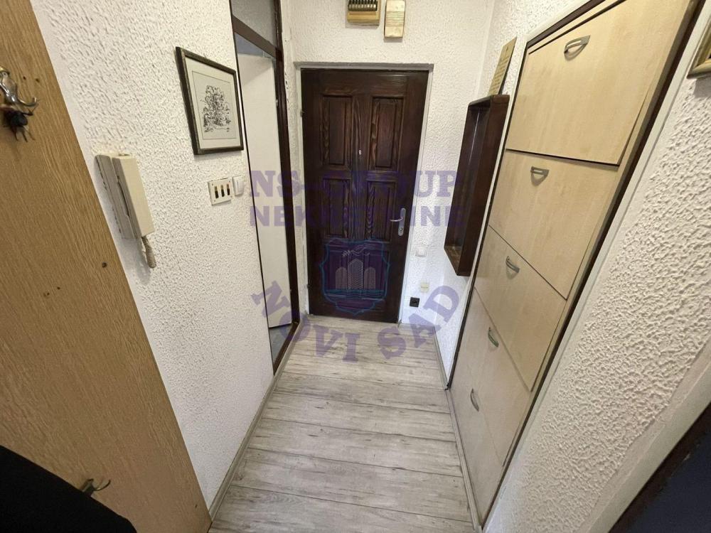 Slika 5 - Troiposoban, 73m2, Nova Detelinara Novi Sad, sa terasom, ima lift