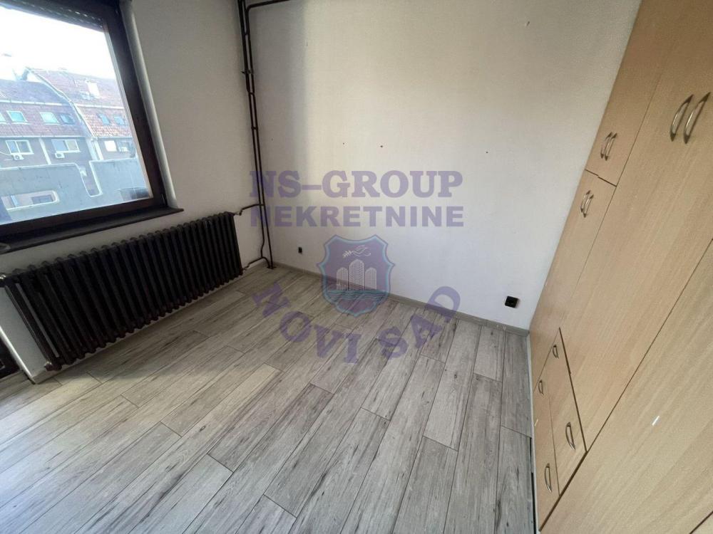 Slika 9 - Troiposoban, 73m2, Nova Detelinara Novi Sad, sa terasom, ima lift