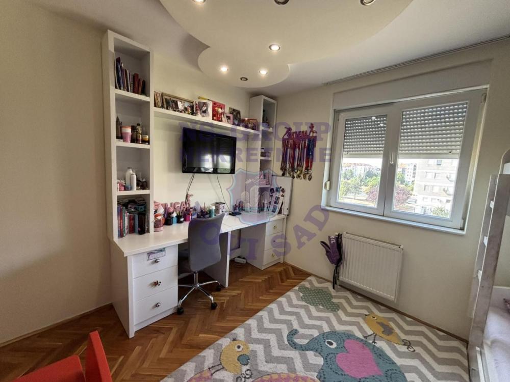 Slika 9 - Idealan porodični stan na Novom naselju!