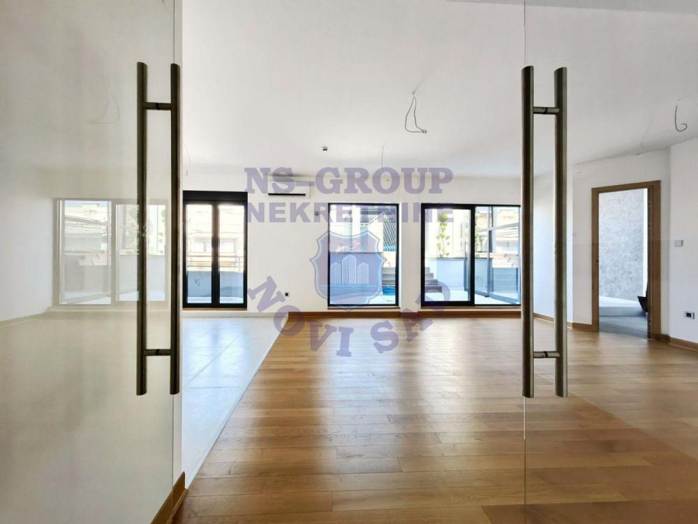 Slika 3 - Četvorosoban, 240m2, Adamovićevo naselje Novi Sad, sa terasom, ima lift