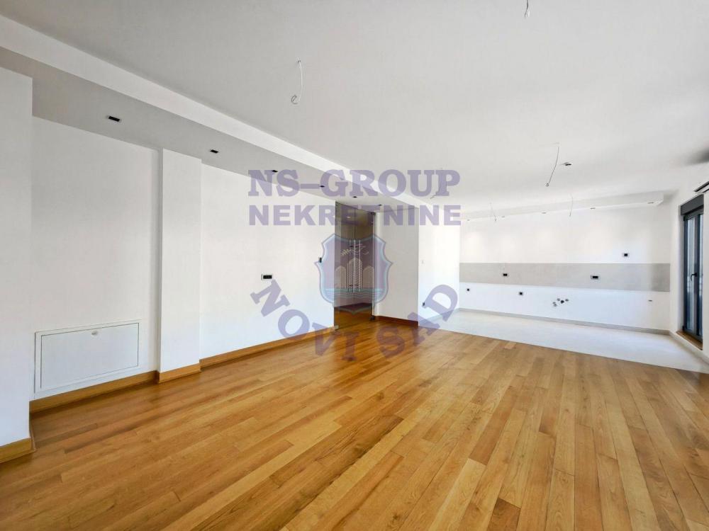 Slika 4 - Četvorosoban, 240m2, Adamovićevo naselje Novi Sad, sa terasom, ima lift
