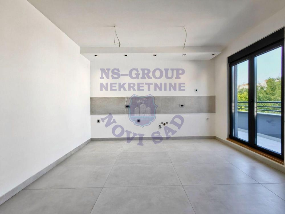 Slika 6 - Četvorosoban, 240m2, Adamovićevo naselje Novi Sad, sa terasom, ima lift