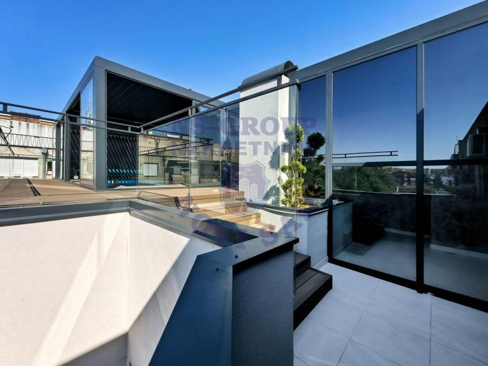 Slika 7 - Četvorosoban, 240m2, Adamovićevo naselje Novi Sad, sa terasom, ima lift