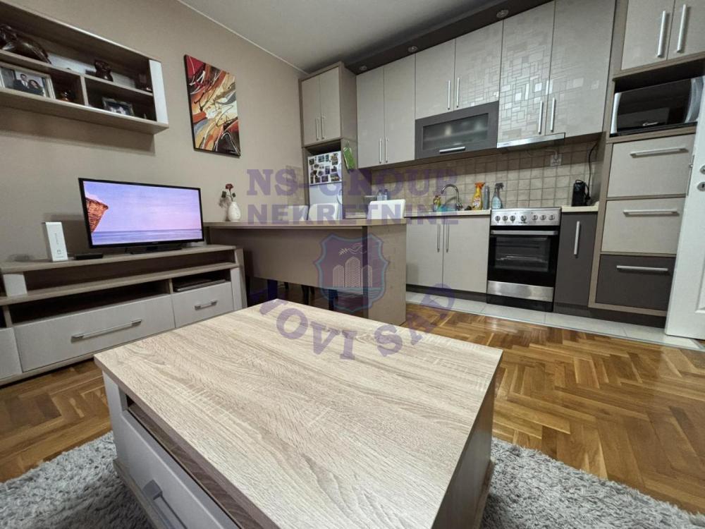 Slika 2 - Dvosoban, 40m2, Podbara Novi Sad, sa terasom, ima lift
