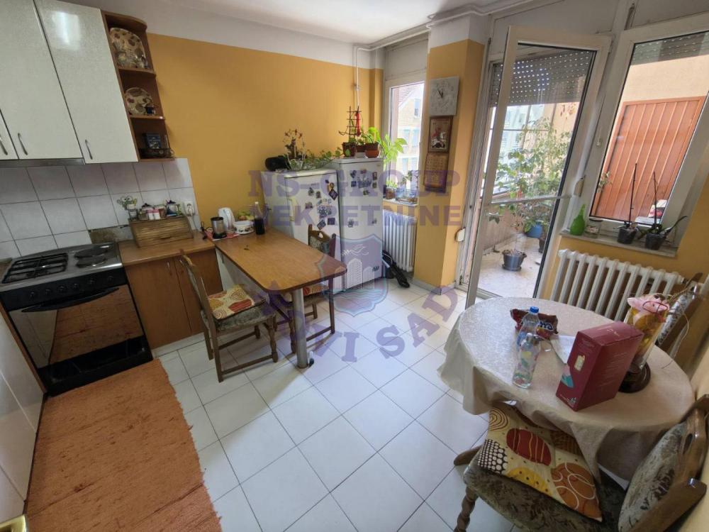 Slika 1 - Komforan četvorosoban stan - Nova Detelinara! 