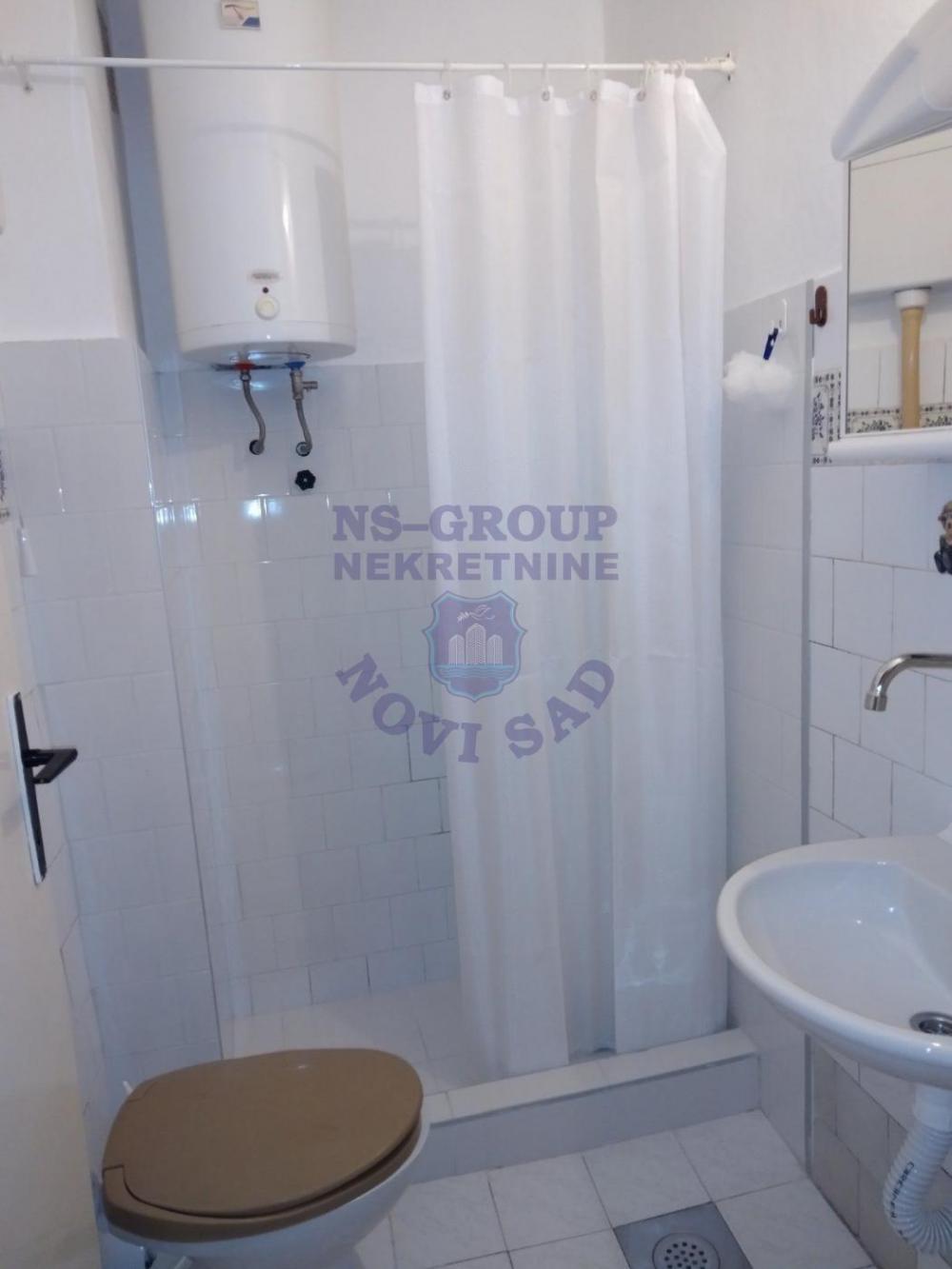 Slika 7 - Dvosoban, 43m2, Adamovićevo naselje Novi Sad, sa terasom