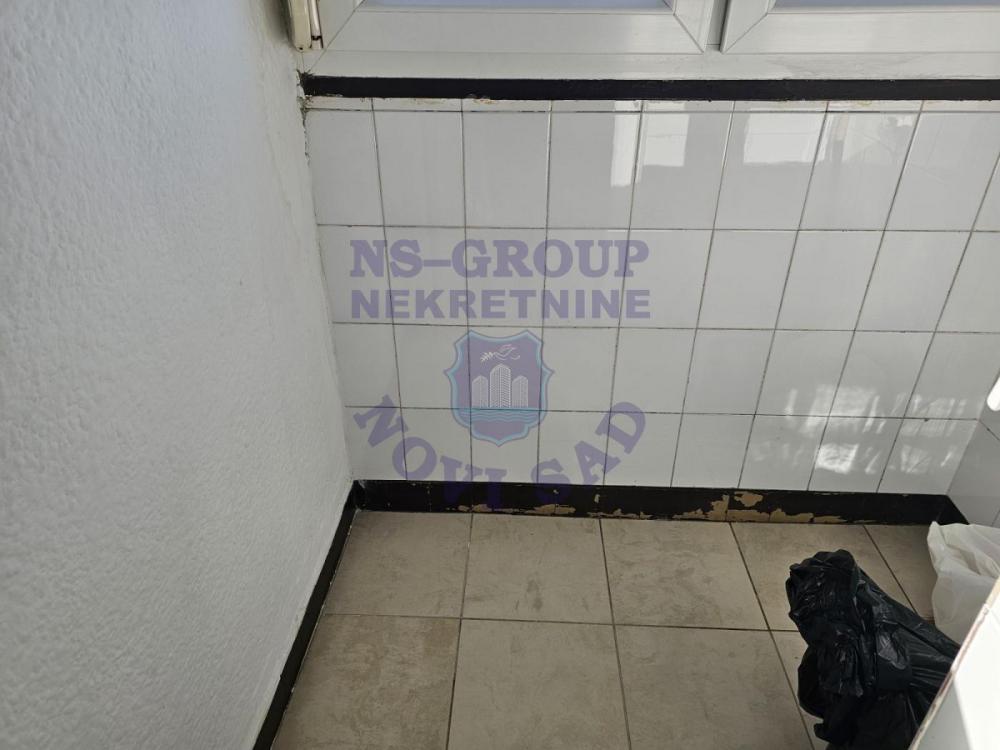 Slika 9 - Dvosoban, 43m2, Adamovićevo naselje Novi Sad, sa terasom