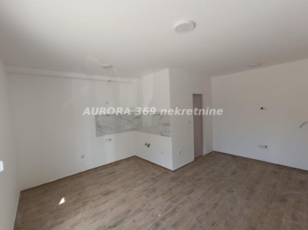Slika 4 - POVOLJNO! GARSONJERA U VETERNIKU, NOVI SAD