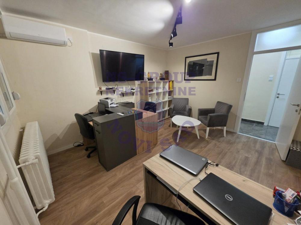 Slika 3 - Jednoiposoban, 40m2, Liman 1 Novi Sad, ima lift