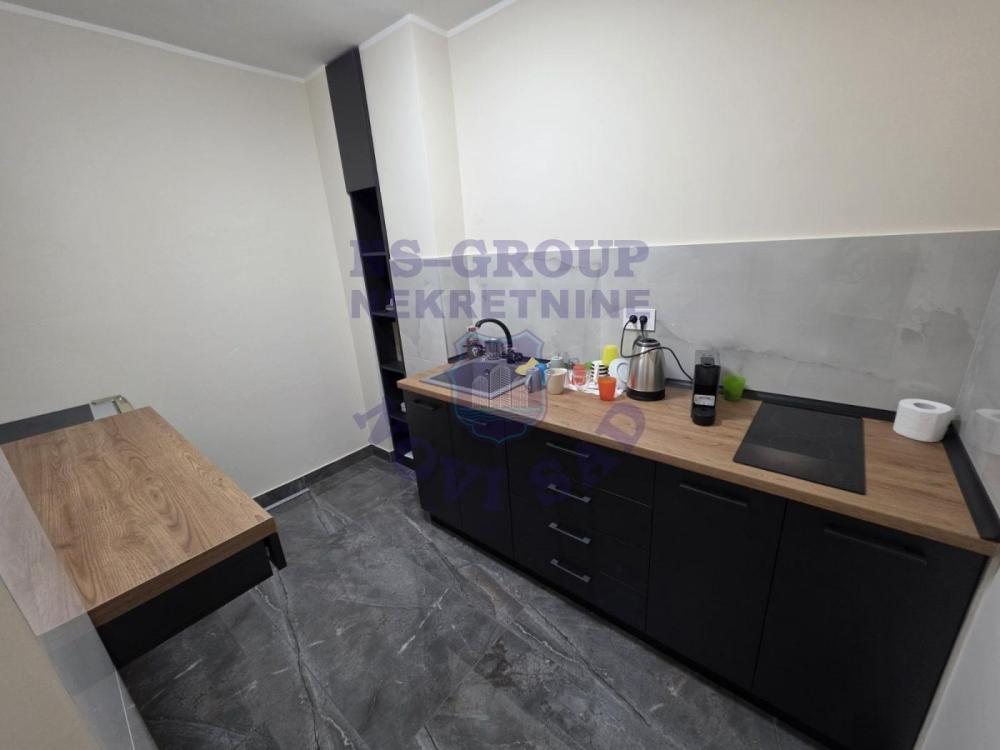 Slika 10 - Jednoiposoban, 40m2, Liman 1 Novi Sad, ima lift