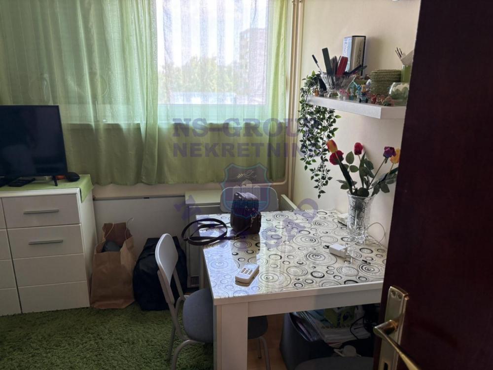 Slika 1 - Prodaja stana, 17m2, Bulevar oslobođenja Novi Sad, ima lift