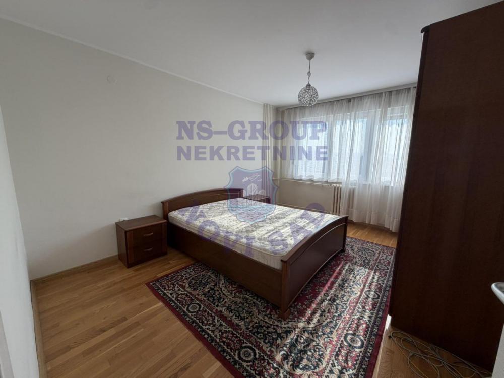 Slika 3 - Trosoban, 64m2, Liman 4 Novi Sad, sa terasom, ima lift