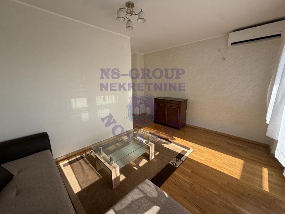Slika 1 - Trosoban, 64m2, Liman 4 Novi Sad, sa terasom, ima lift