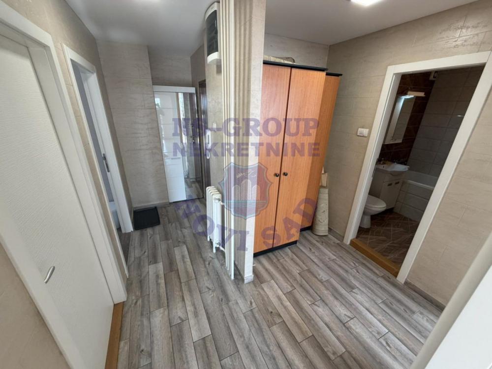 Slika 4 - Trosoban, 64m2, Liman 4 Novi Sad, sa terasom, ima lift
