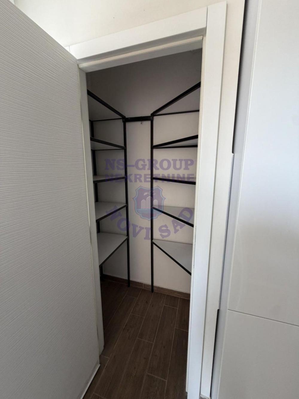 Slika 9 - Trosoban, 64m2, Liman 4 Novi Sad, sa terasom, ima lift