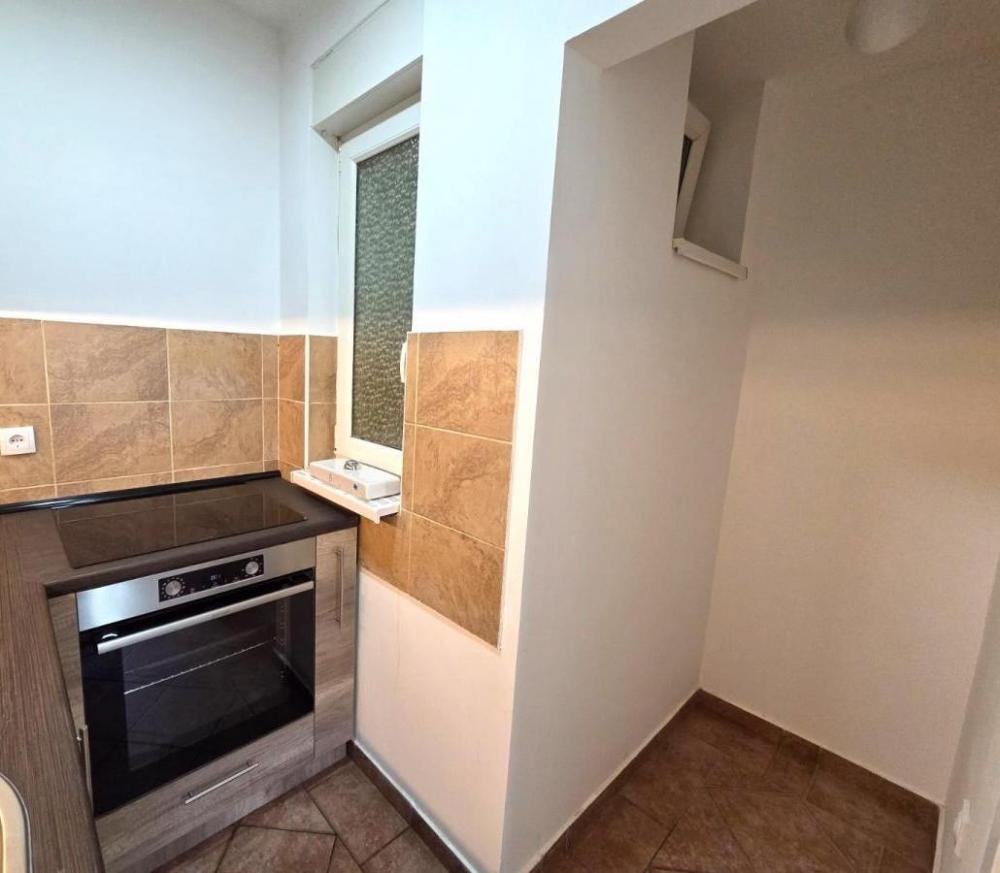 Slika 3 - Dvosoban, 40m2, Banatić Novi Sad, sa terasom, ima lift
