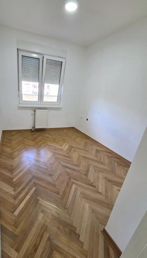 Slika 4 - Dvosoban, 40m2, Banatić Novi Sad, sa terasom, ima lift