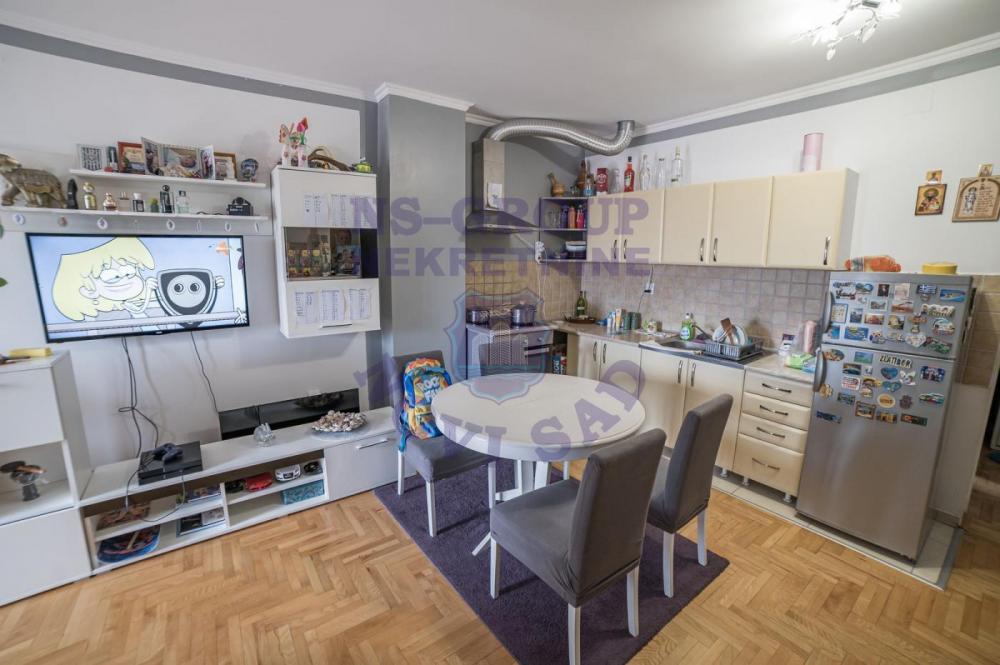 Slika 1 - Dvoiposoban, 52m2, Podbara Novi Sad, sa terasom, ima lift