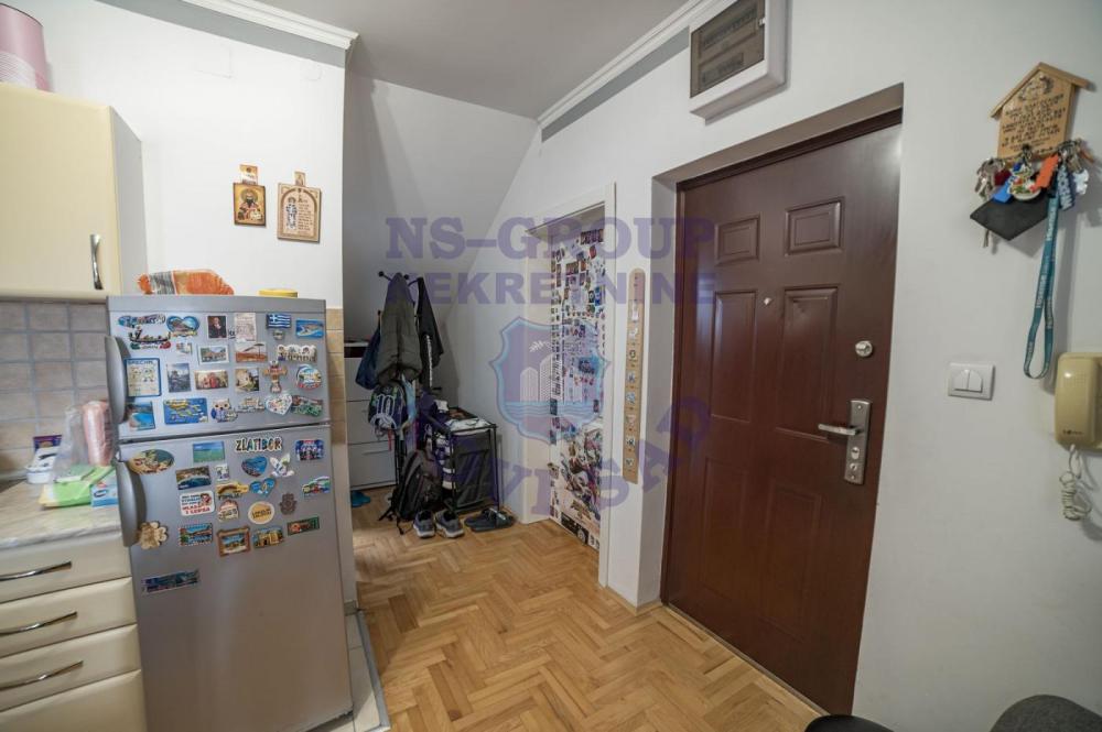 Slika 2 - Dvoiposoban, 52m2, Podbara Novi Sad, sa terasom, ima lift