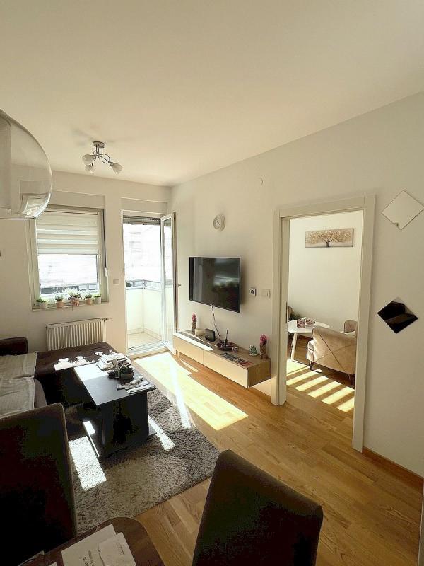 Slika 2 - Stan,NOVI SAD,KEJ,kv: 33, € 133900, ID: 1008992