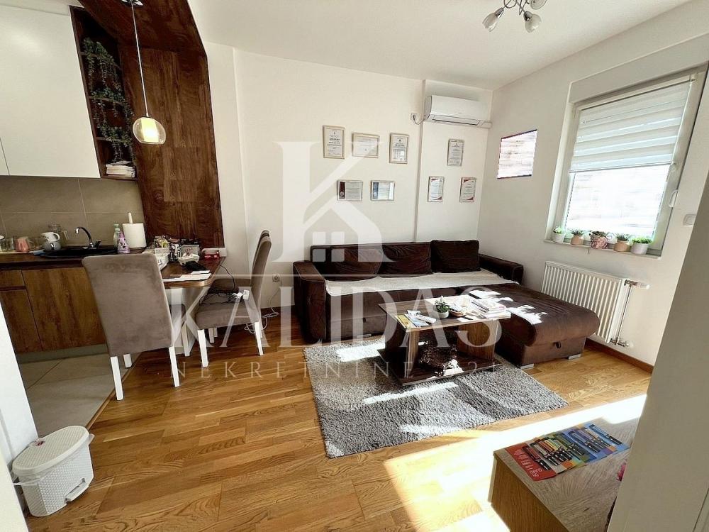 Slika 3 - Stan,NOVI SAD,KEJ,kv: 33, € 133900, ID: 1008992