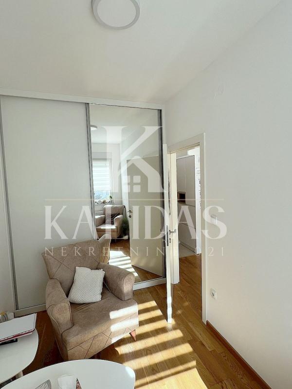 Slika 6 - Stan,NOVI SAD,KEJ,kv: 33, € 133900, ID: 1008992