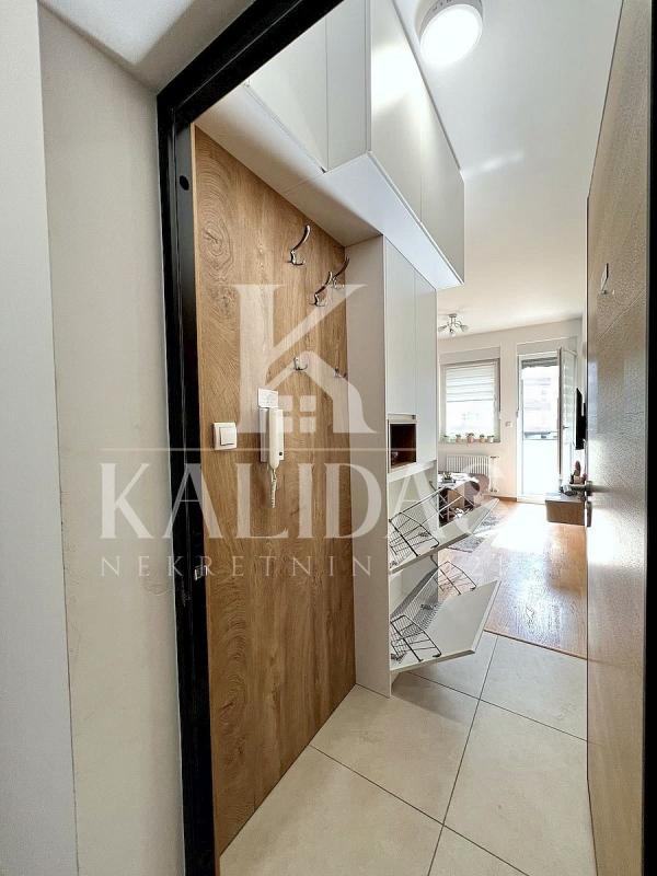 Slika 8 - Stan,NOVI SAD,KEJ,kv: 33, € 133900, ID: 1008992
