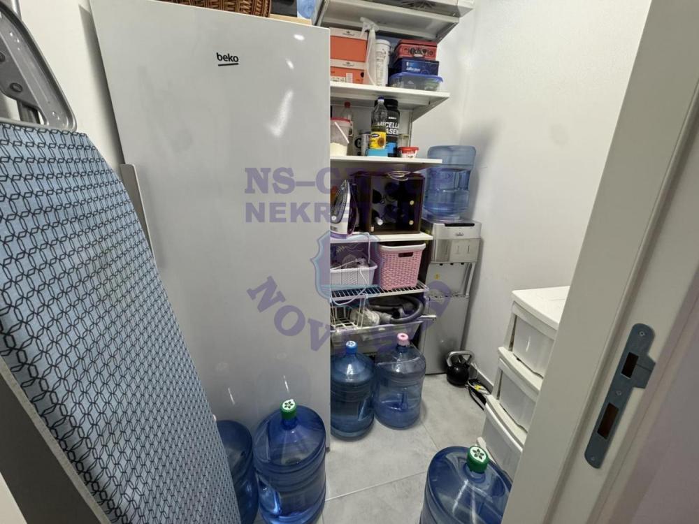 Slika 2 - Četvorosoban, 81m2, Temerinska pijaca Novi Sad, sa terasom, ima lift