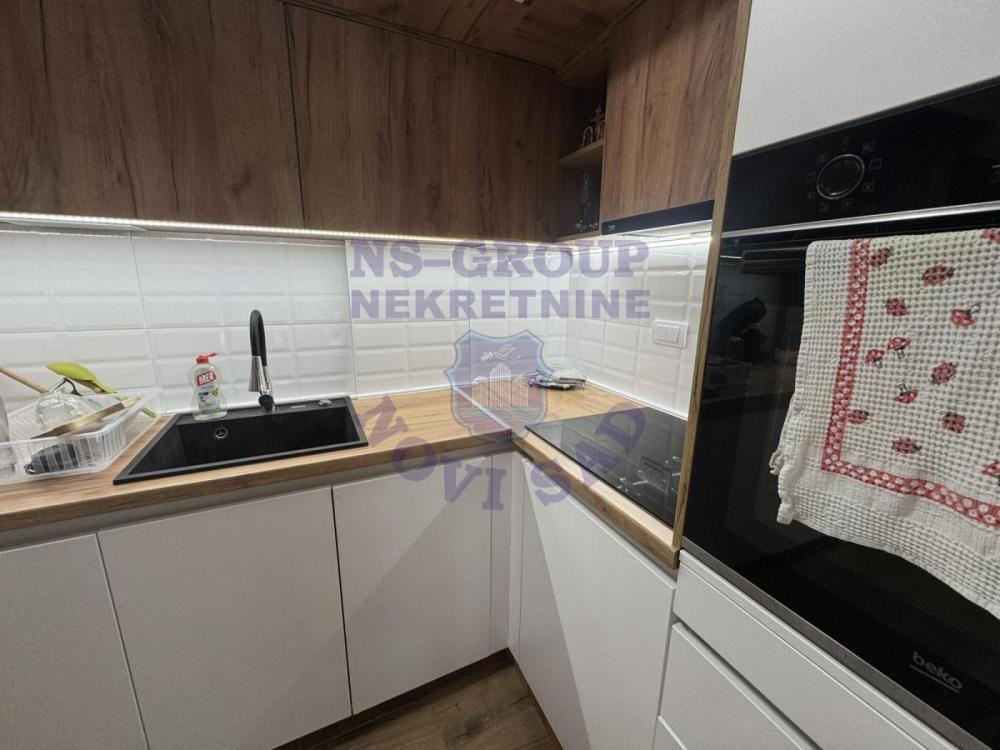 Slika 8 - Četvorosoban, 81m2, Temerinska pijaca Novi Sad, sa terasom, ima lift