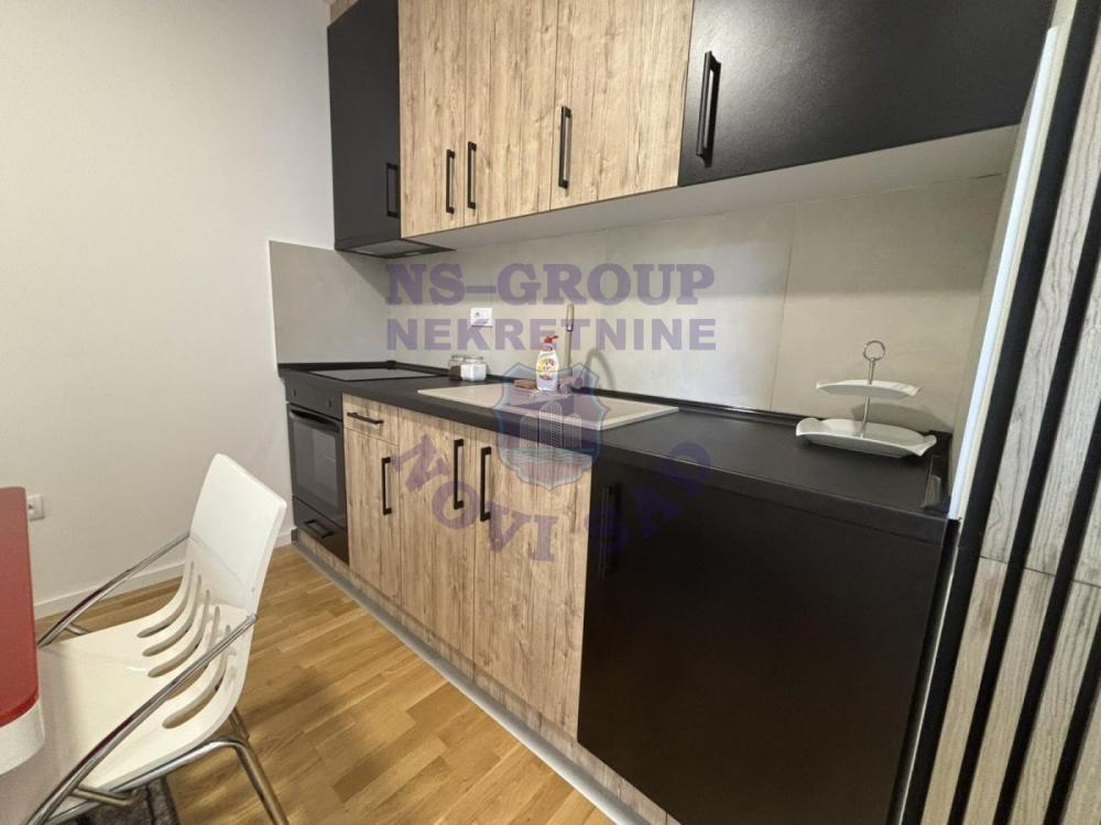 Slika 6 - Dvosoban, 40m2, Grbavica Novi Sad, sa terasom, ima lift