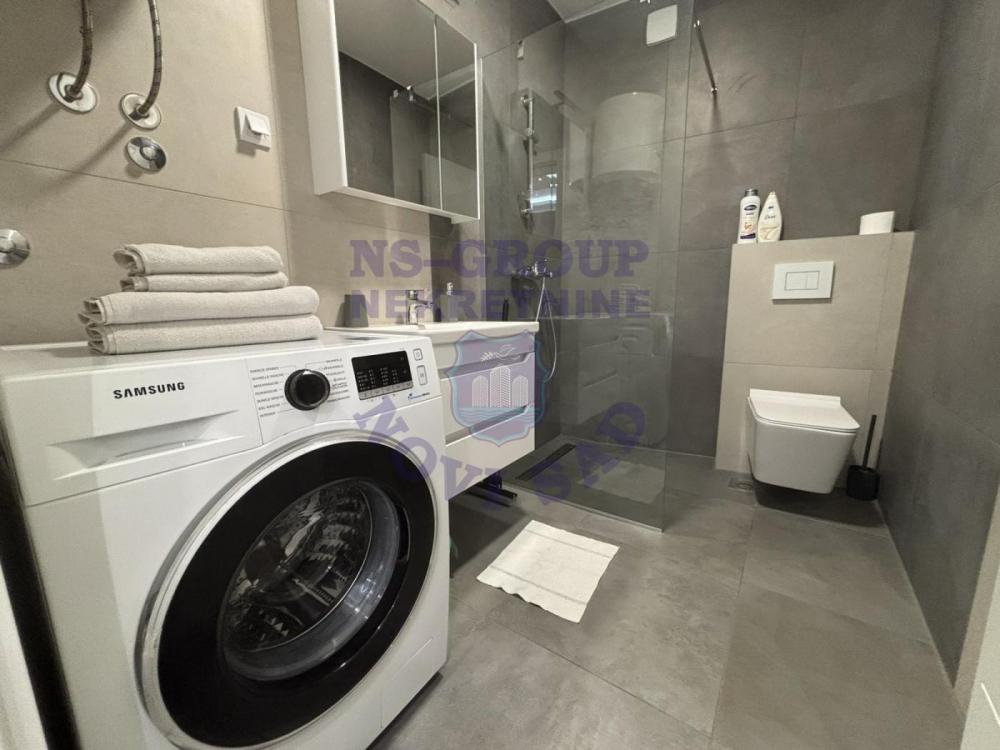 Slika 8 - Dvosoban, 40m2, Grbavica Novi Sad, sa terasom, ima lift