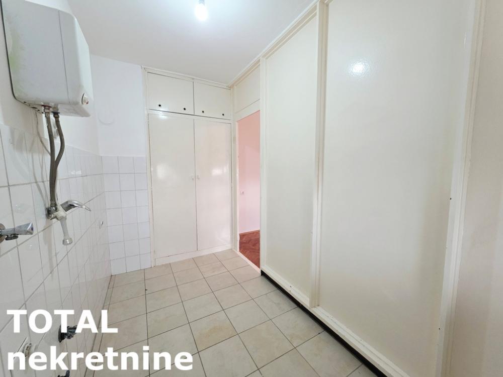 Slika 4 - Stan,NOVI SAD,CARA DUSANA,kv: 43.00, € 103200, ID: 1103114
