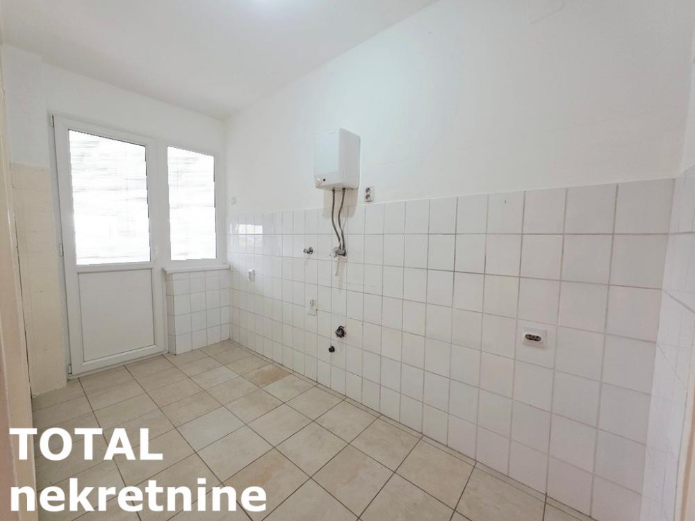 Slika 3 - Stan,NOVI SAD,CARA DUSANA,kv: 43.00, € 103200, ID: 1103114
