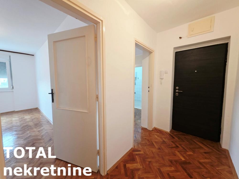 Slika 8 - Stan,NOVI SAD,CARA DUSANA,kv: 43.00, € 103200, ID: 1103114