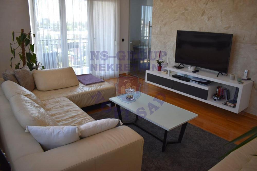 Slika 2 - Luksuzan trosoban stan na Novom Naselju!