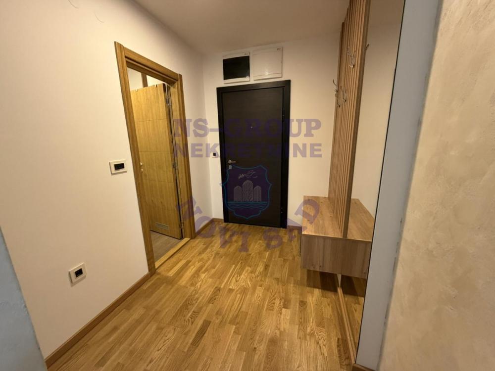 Slika 7 - Odličan jednoiposoban stan u Petrovaradinu!