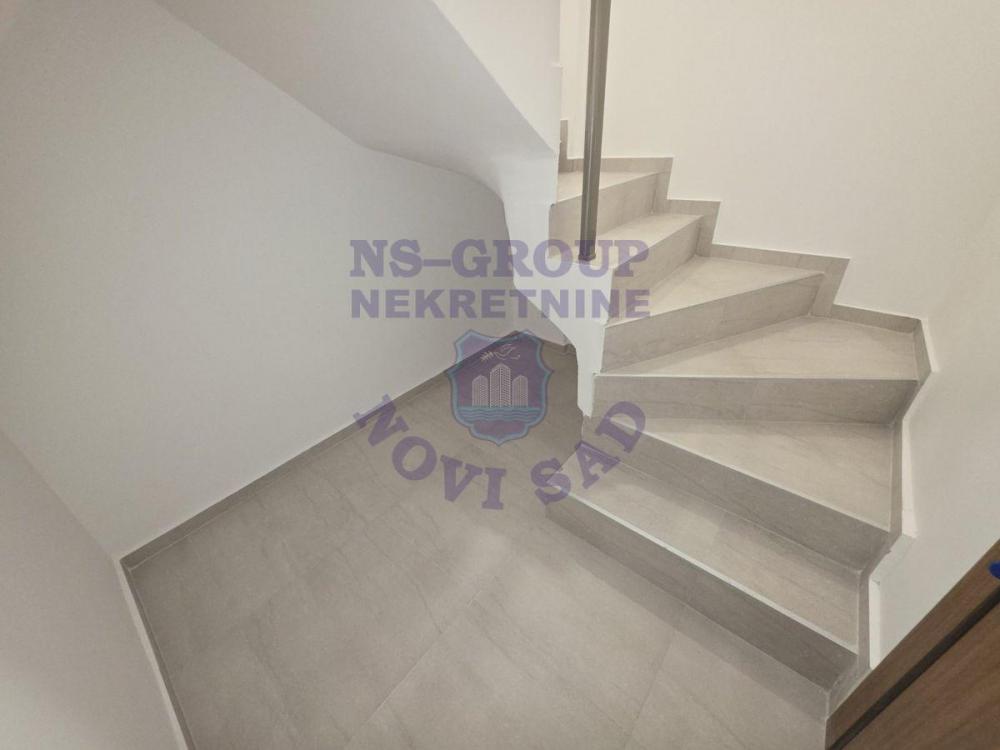 Slika 4 - 578136- Trosoban stan u Petrovaradinu