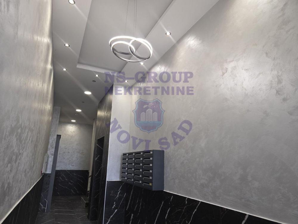 Slika 9 - 578136- Trosoban stan u Petrovaradinu