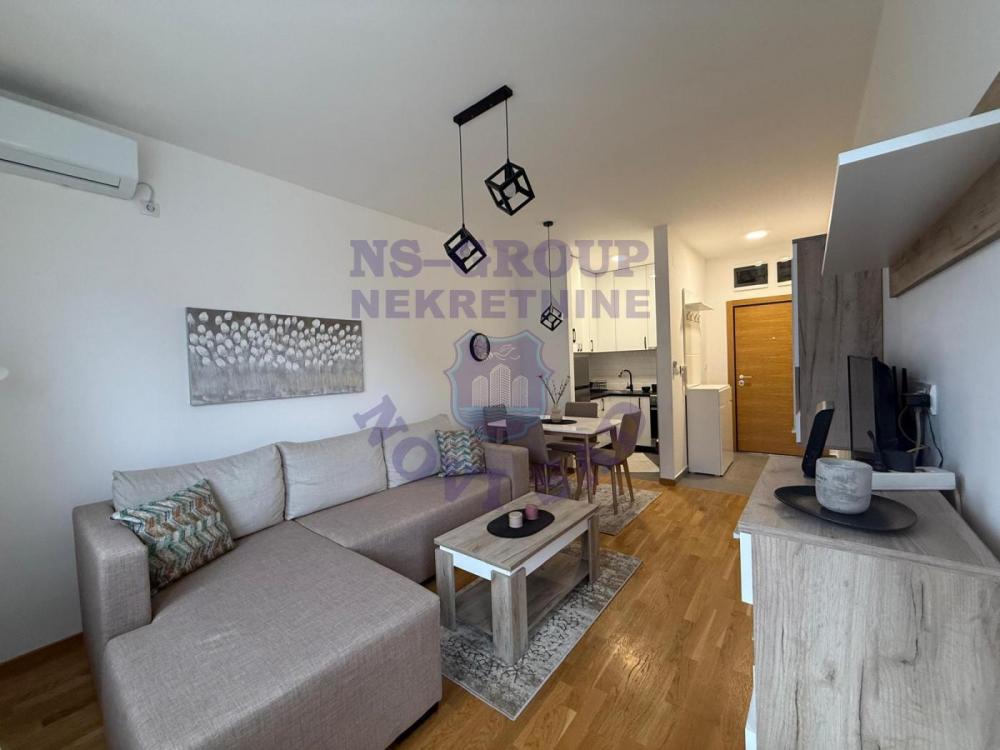 Slika 1 - Dvosoban, 37m2, Bulevar Evrope Novi Sad, sa terasom, ima lift
