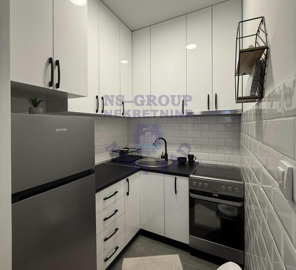 Slika 3 - Dvosoban, 37m2, Bulevar Evrope Novi Sad, sa terasom, ima lift