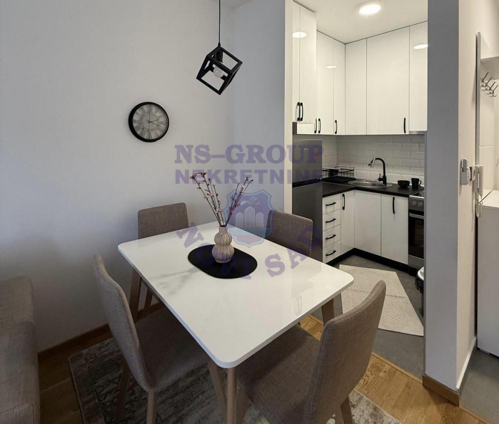 Slika 2 - Dvosoban, 37m2, Bulevar Evrope Novi Sad, sa terasom, ima lift