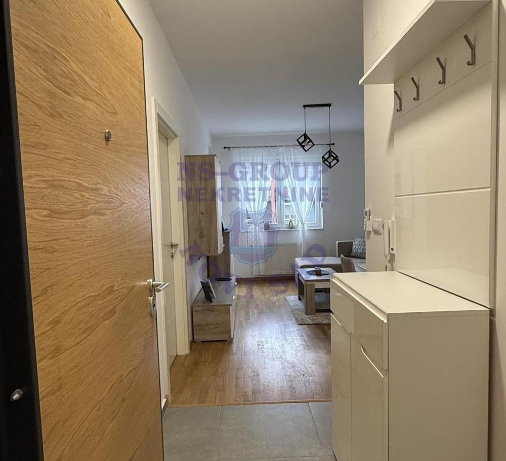 Slika 7 - Dvosoban, 37m2, Bulevar Evrope Novi Sad, sa terasom, ima lift