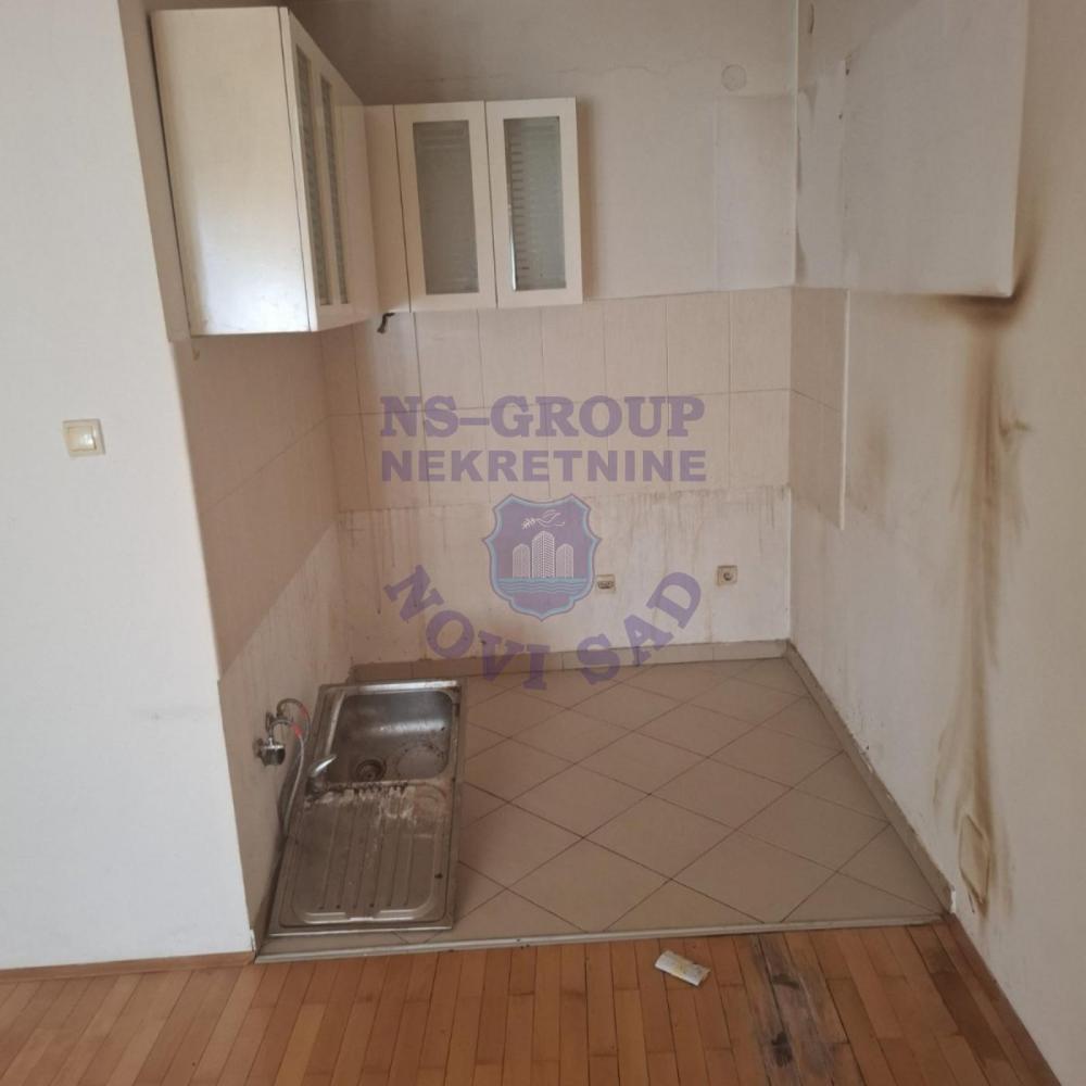 Slika 2 - Jednosoban, 34m2, Salajka (Partizanska ulica) Novi Sad, sa terasom, ima lift