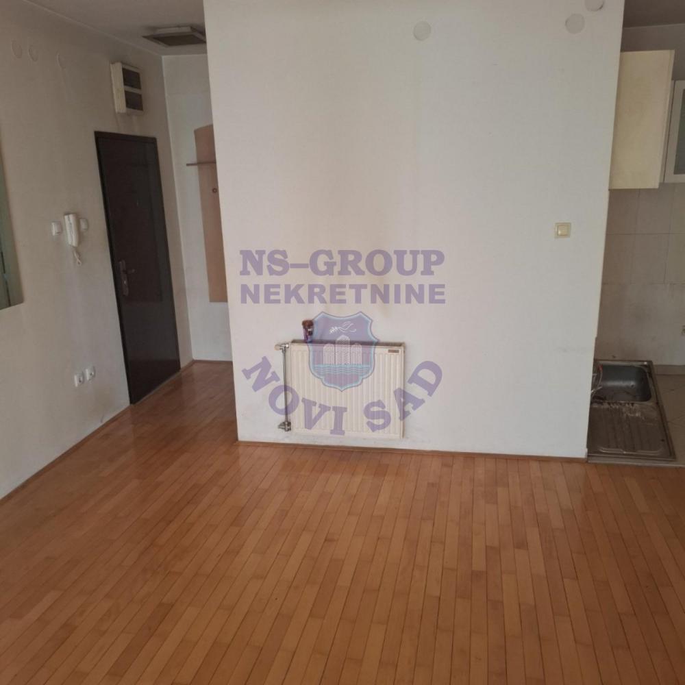 Slika 1 - Jednosoban, 34m2, Salajka (Partizanska ulica) Novi Sad, sa terasom, ima lift