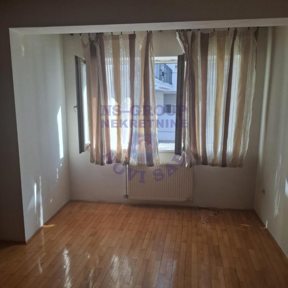 Slika 9 - Jednosoban, 34m2, Salajka (Partizanska ulica) Novi Sad, sa terasom, ima lift