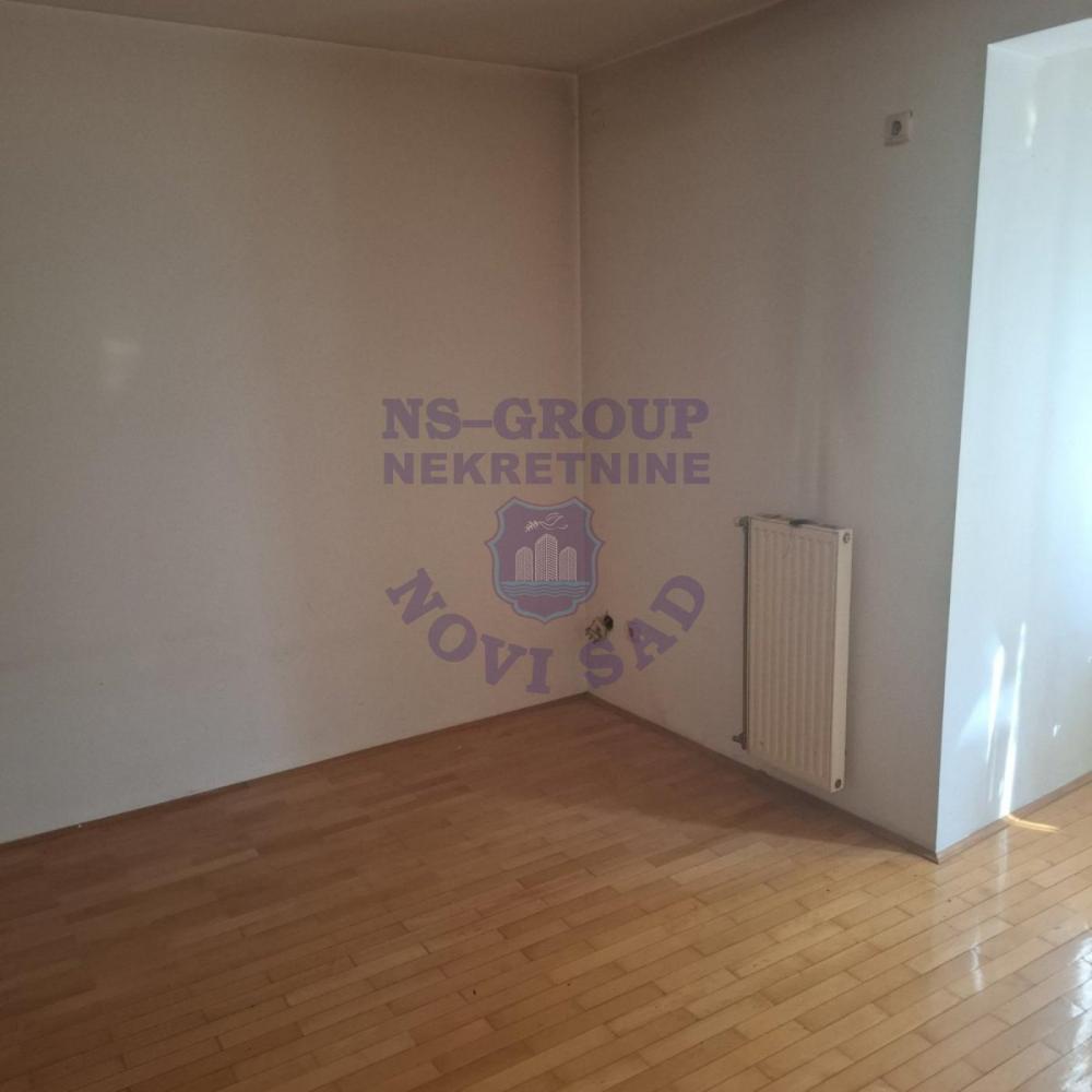 Slika 3 - Jednosoban, 34m2, Salajka (Partizanska ulica) Novi Sad, sa terasom, ima lift
