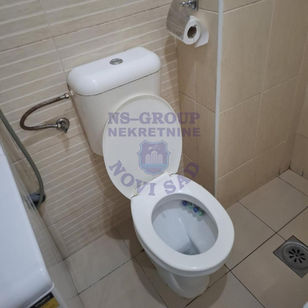 Slika 7 - Jednosoban, 34m2, Salajka (Partizanska ulica) Novi Sad, sa terasom, ima lift