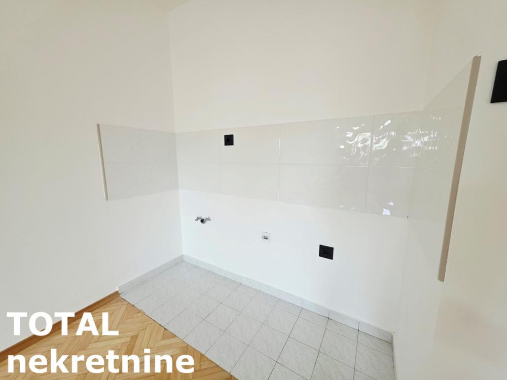Slika 4 - Stan,NOVI SAD,CARA DUSANA,kv: 31.00, € 105400, ID: 1103126