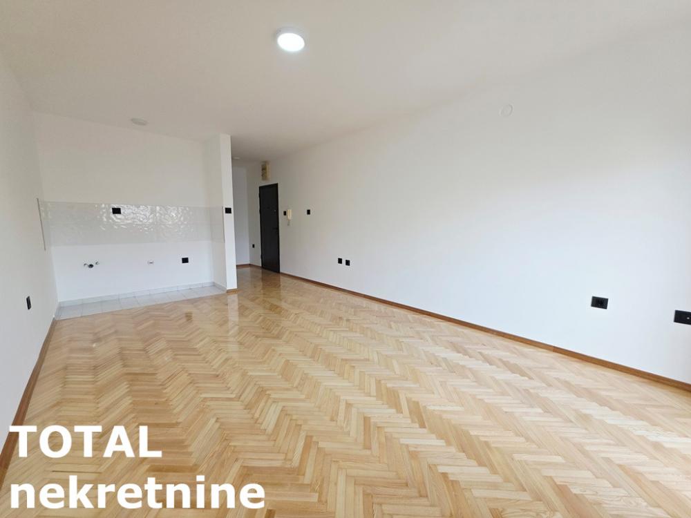 Slika 3 - Stan,NOVI SAD,CARA DUSANA,kv: 31.00, € 105400, ID: 1103126