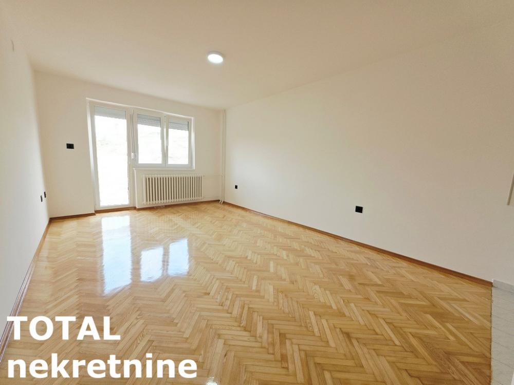 Slika 1 - Stan,NOVI SAD,CARA DUSANA,kv: 31.00, € 105400, ID: 1103126